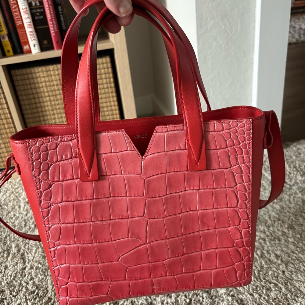 Nwot Vince. Baby Signature V Croc Embossed Leather Tote bag rusty red - Picture 2 of 12